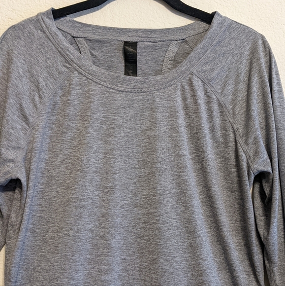 Yogalicious Gray Open Back Long  Sleeve Active Tee Size Small EUC - Picture 2 of 7